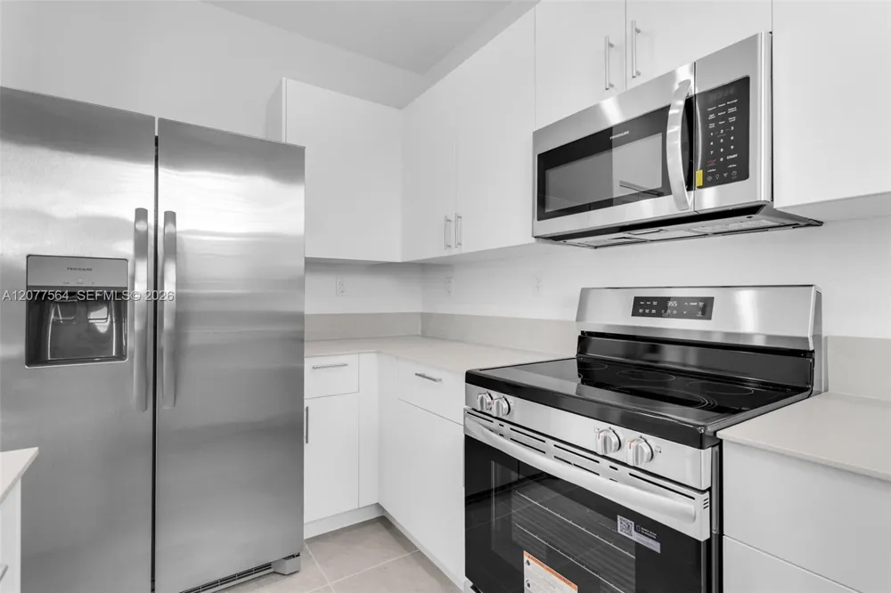 2660 SE 28th St Homestead, FL 33035
