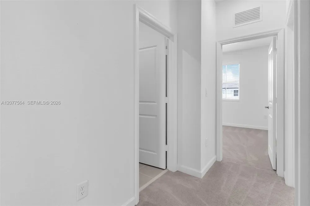 2660 SE 28th St Homestead, FL 33035