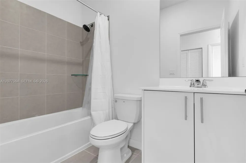 2660 SE 28th St Homestead, FL 33035
