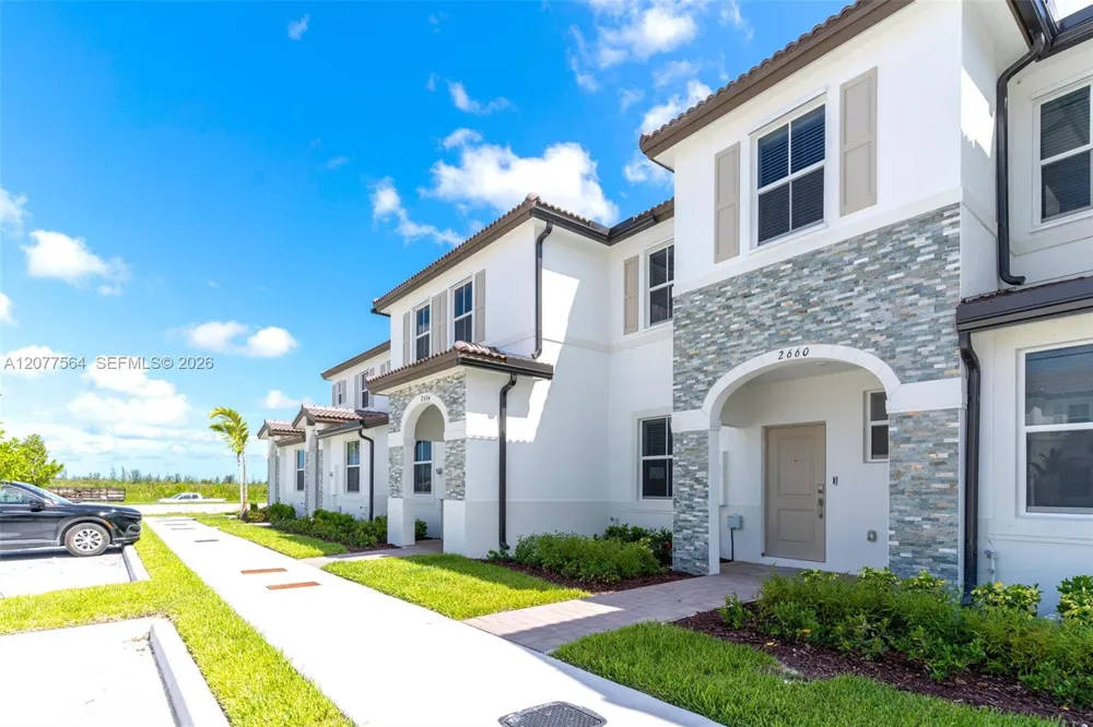 2660 SE 28th St Homestead, FL 33035