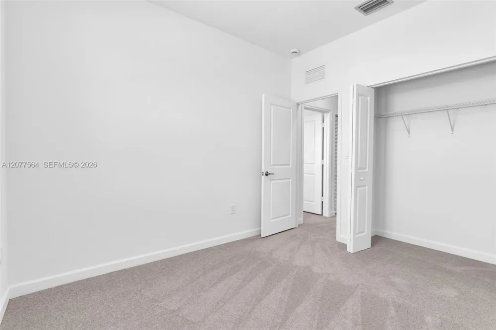 2660 SE 28th St Homestead, FL 33035