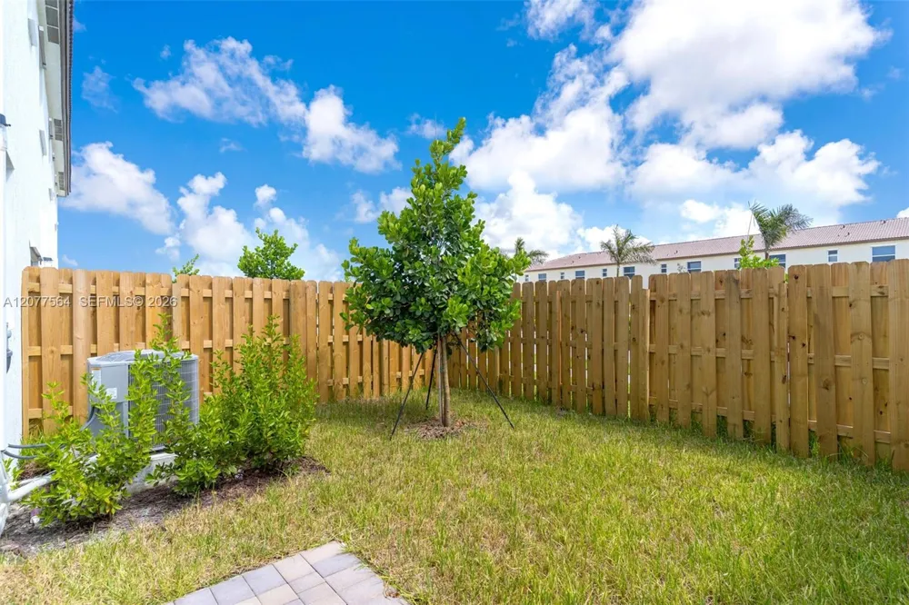 2660 SE 28th St Homestead, FL 33035