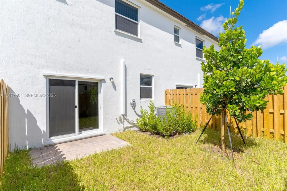 2660 SE 28th St Homestead, FL 33035