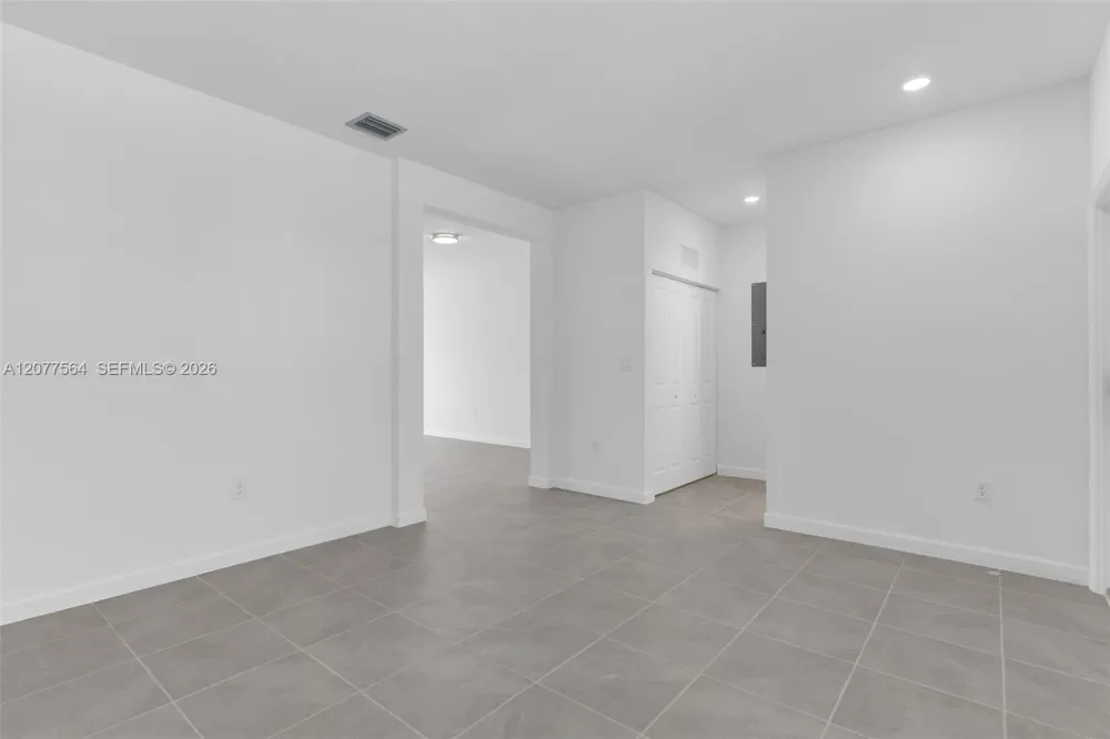 2660 SE 28th St Homestead, FL 33035