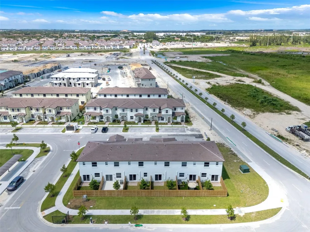 2660 SE 28th St Homestead, FL 33035