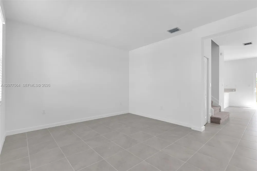 2660 SE 28th St Homestead, FL 33035