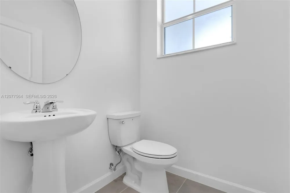 2660 SE 28th St Homestead, FL 33035
