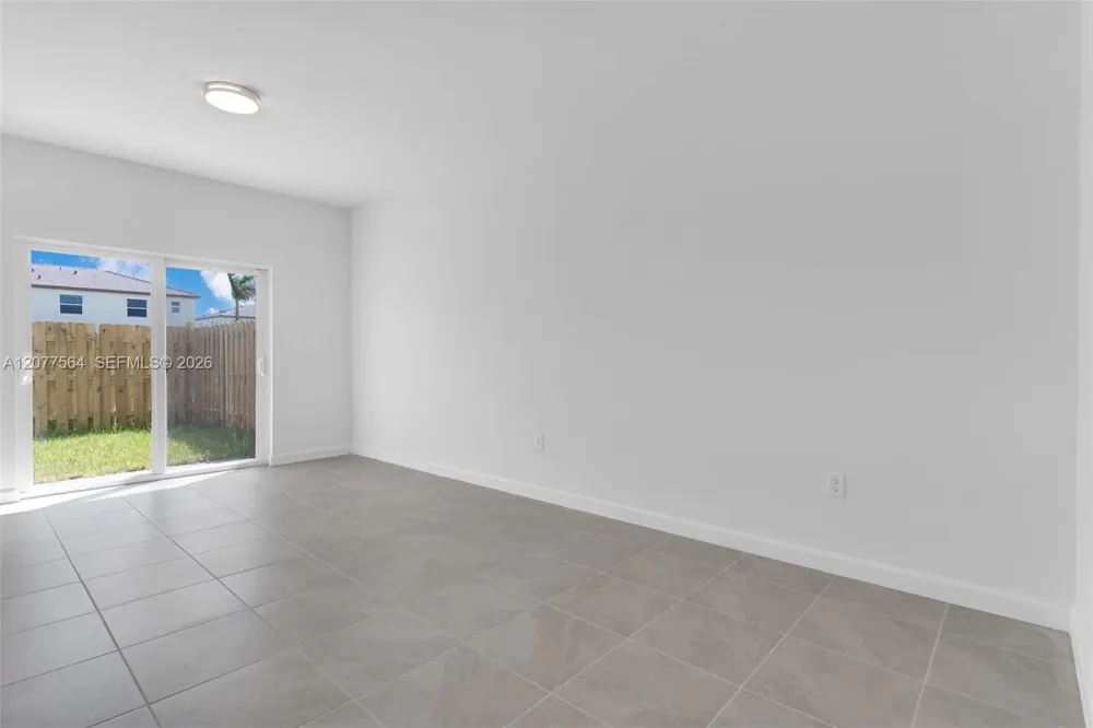 2660 SE 28th St Homestead, FL 33035