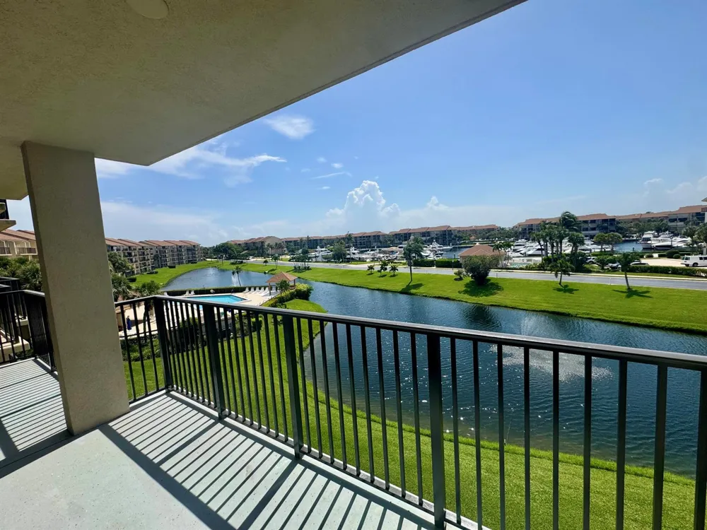 601 SEAFARER CIRCLE #405 Jupiter, FL 33477