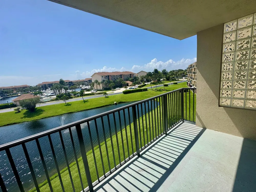 601 SEAFARER CIRCLE #405 Jupiter, FL 33477