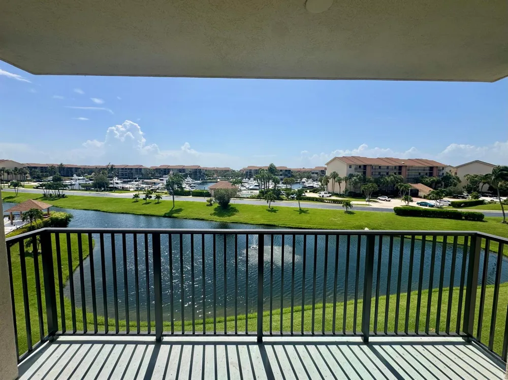 601 SEAFARER CIRCLE #405 Jupiter, FL 33477