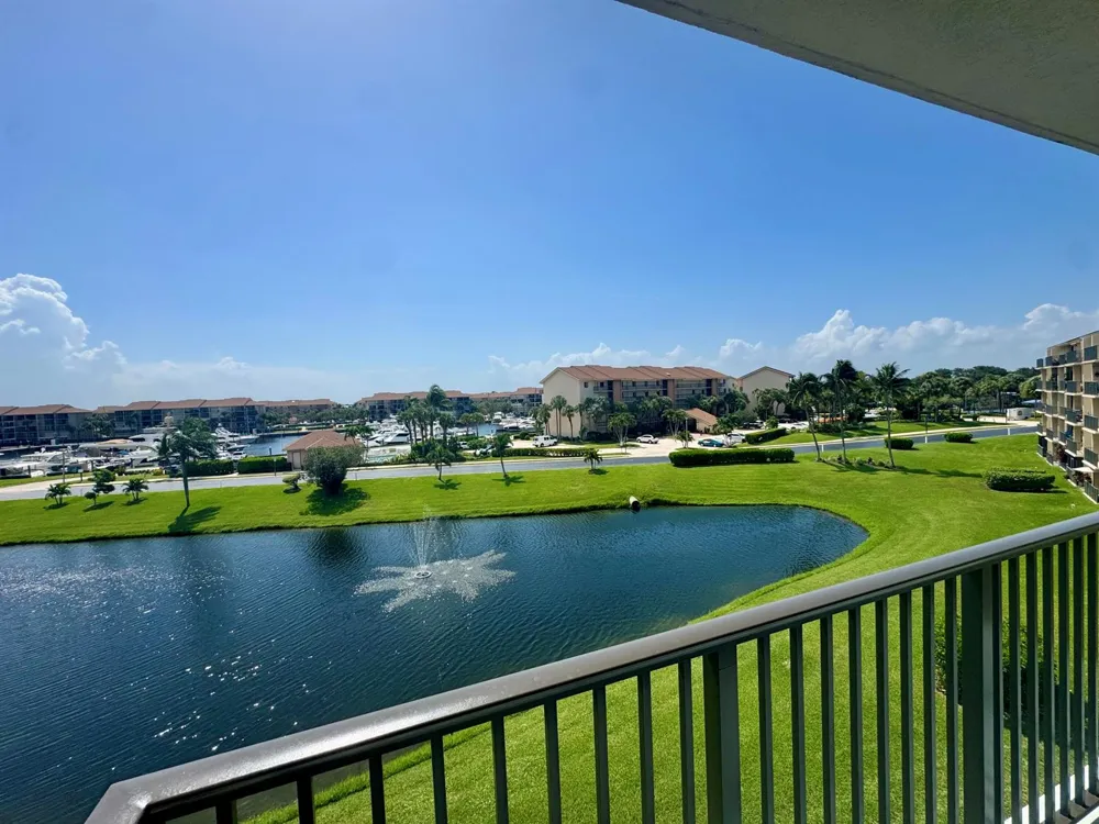 601 SEAFARER CIRCLE #405 Jupiter, FL 33477