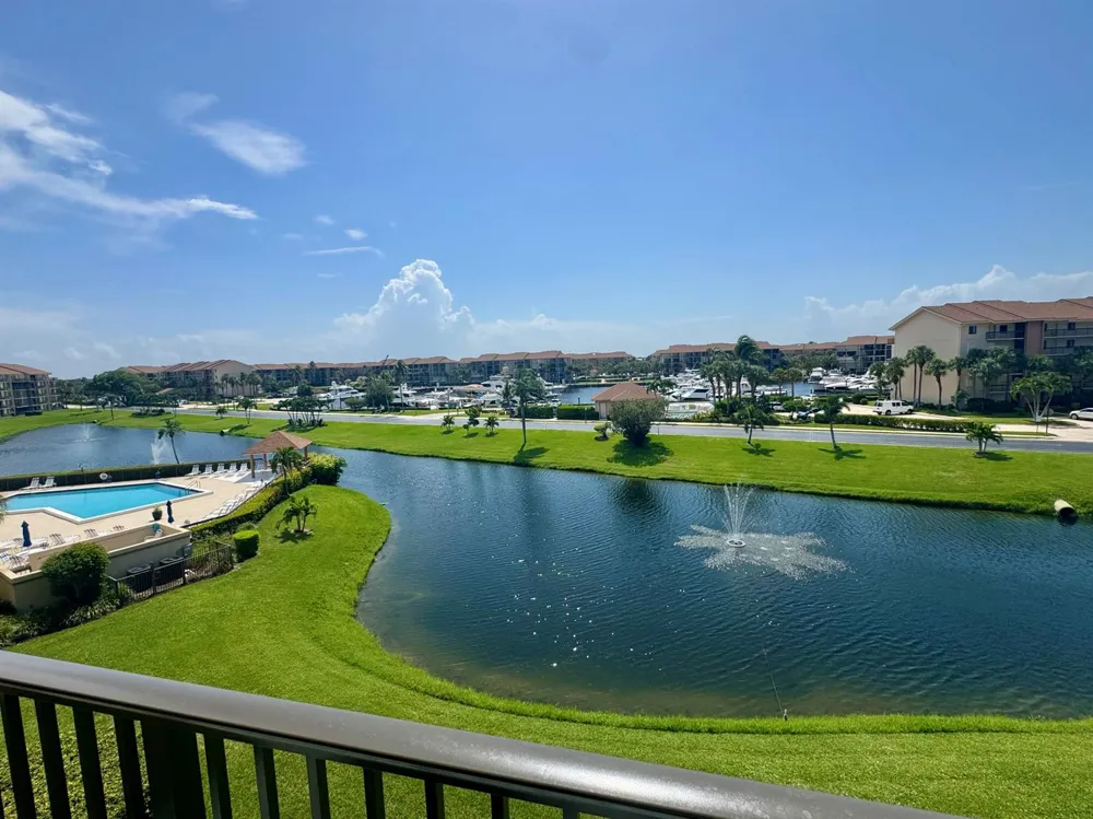 601 SEAFARER CIRCLE #405 Jupiter, FL 33477