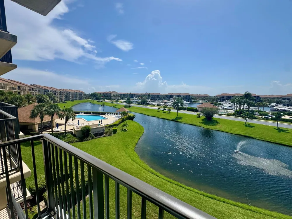 601 SEAFARER CIRCLE #405 Jupiter, FL 33477