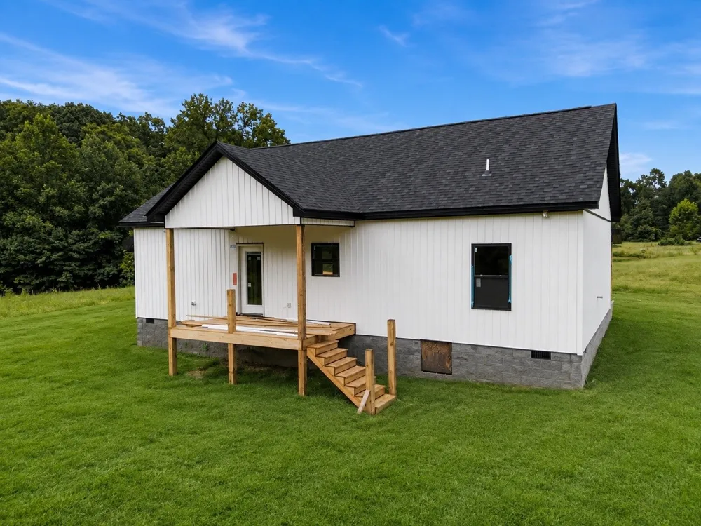 2700 Pinewood Road Lyles, TN 37098