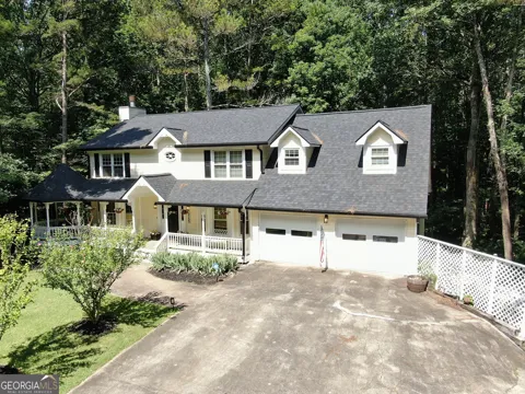 3155 Laura LN