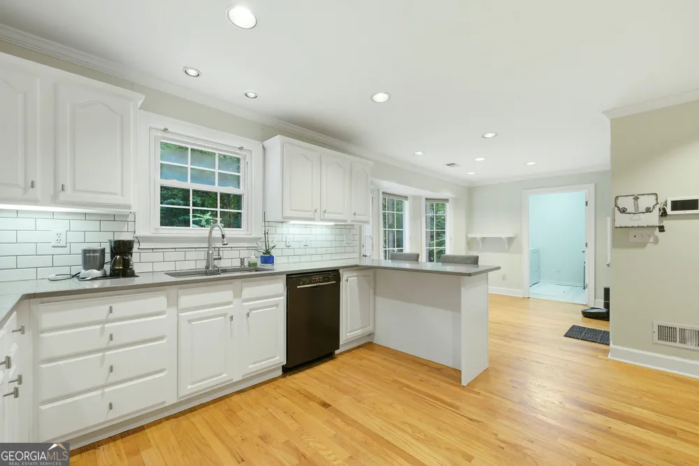 3155 Laura LN Douglasville, GA 30135