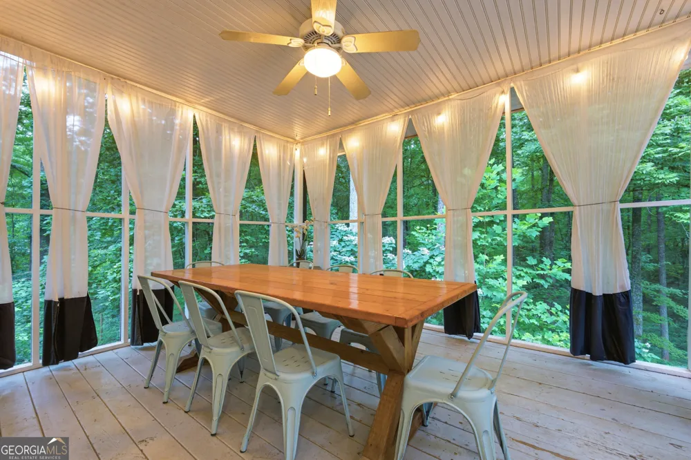 3155 Laura LN Douglasville, GA 30135