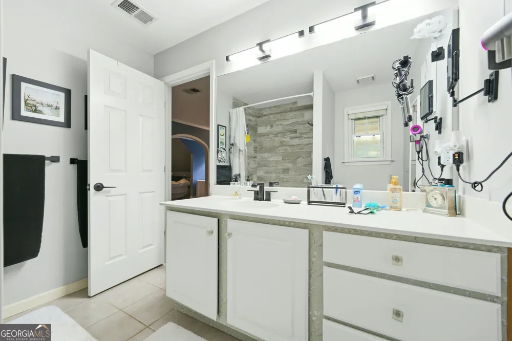 3155 Laura LN Douglasville, GA 30135