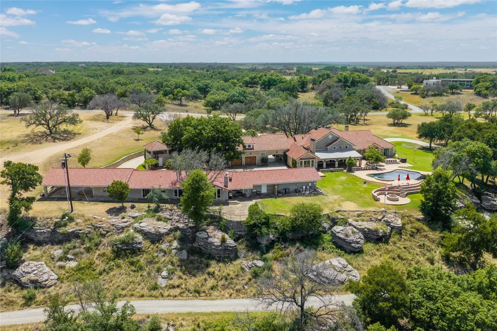 51 Oak Hill Circle Brownwood, TX 76801
