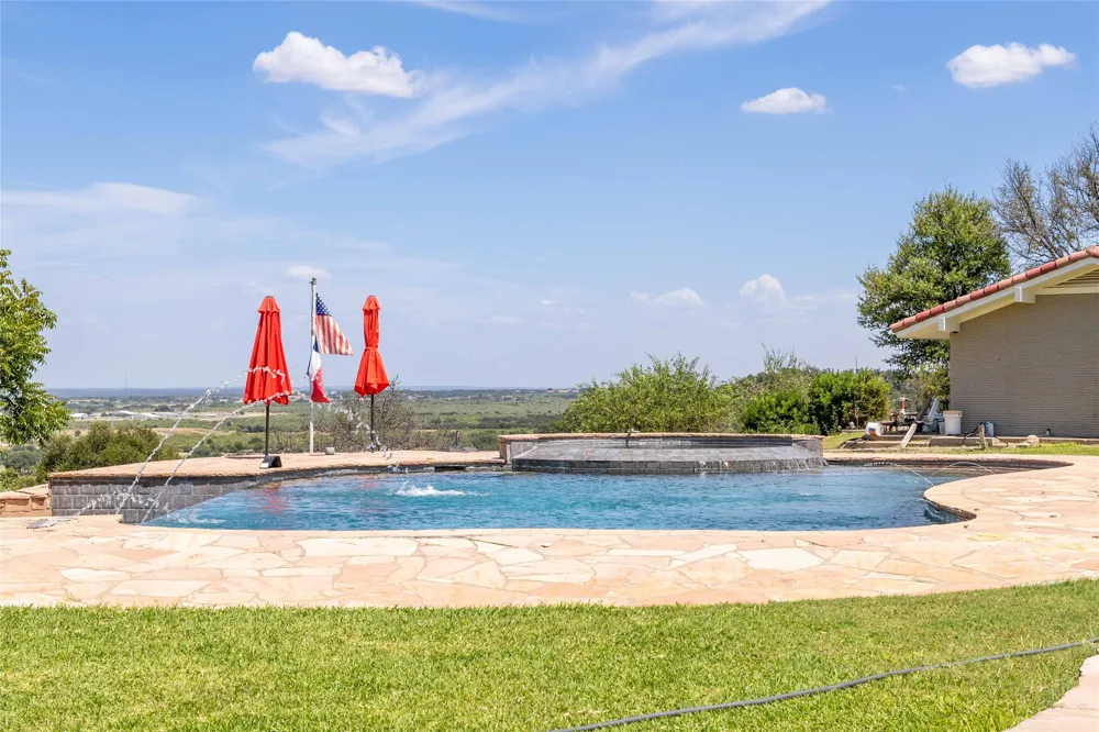 51 Oak Hill Circle Brownwood, TX 76801