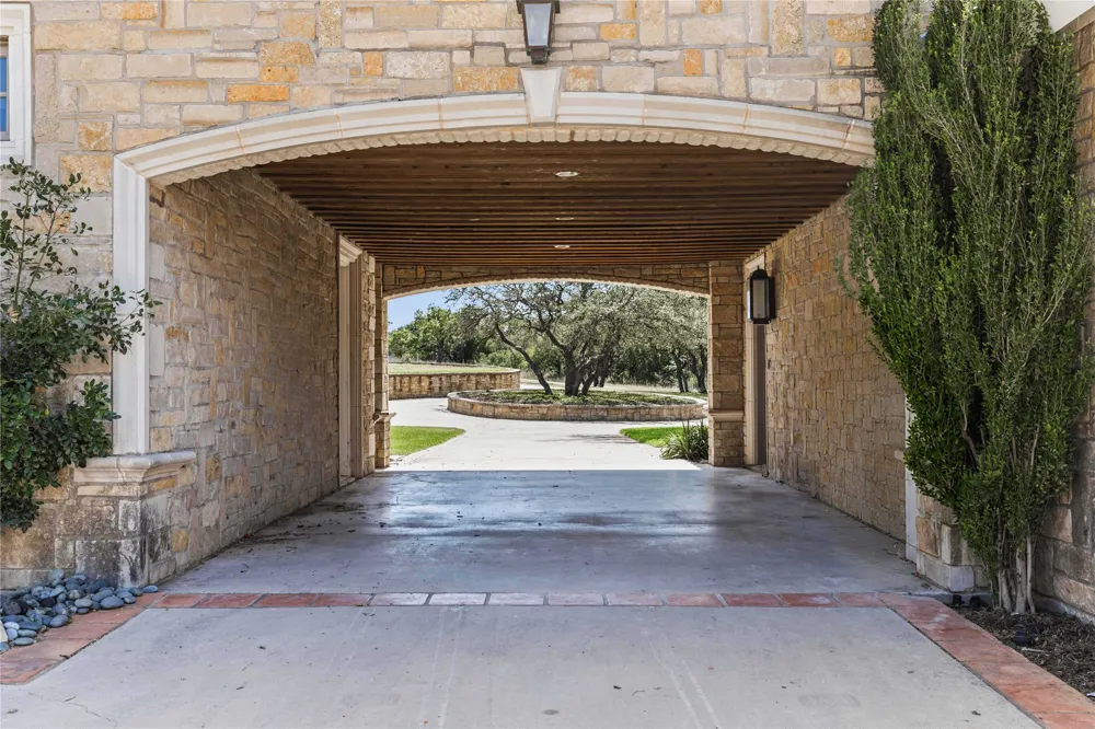 51 Oak Hill Circle Brownwood, TX 76801