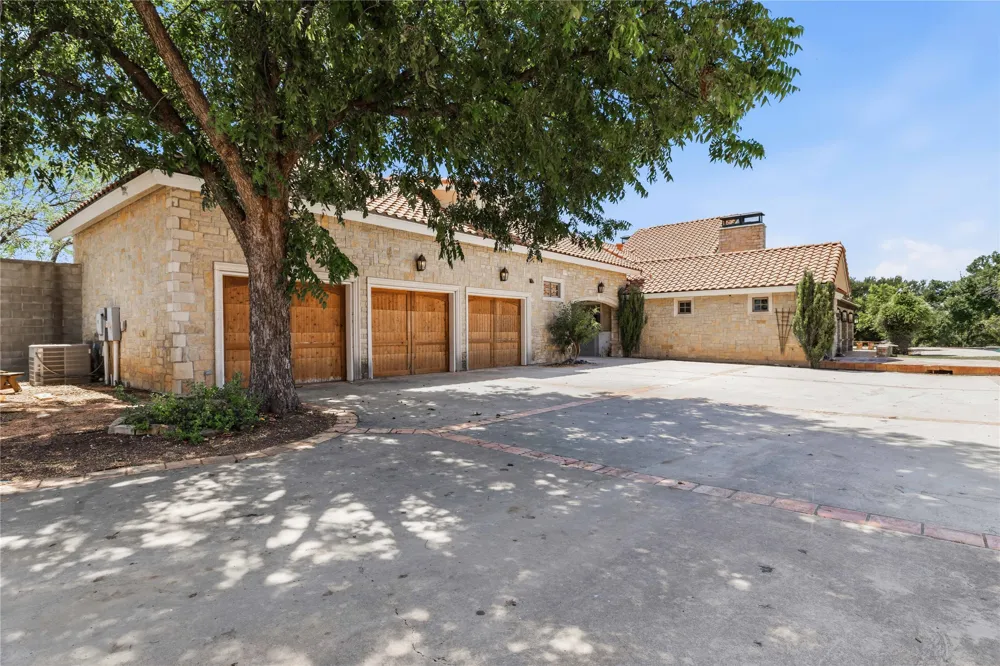 51 Oak Hill Circle Brownwood, TX 76801