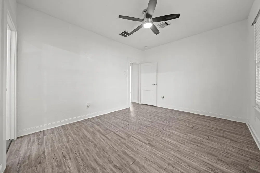 5711 Sherman Street Houston, TX 77011