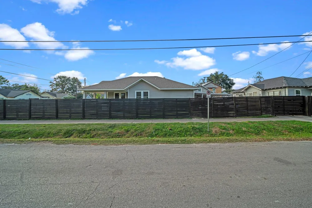 5711 Sherman Street Houston, TX 77011