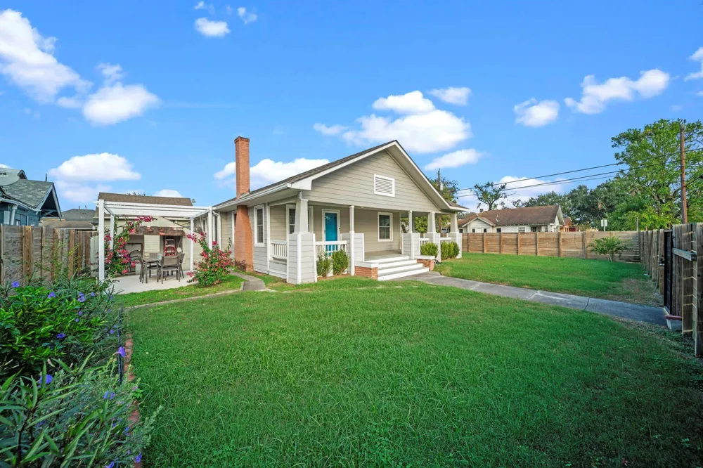 5711 Sherman Street Houston, TX 77011