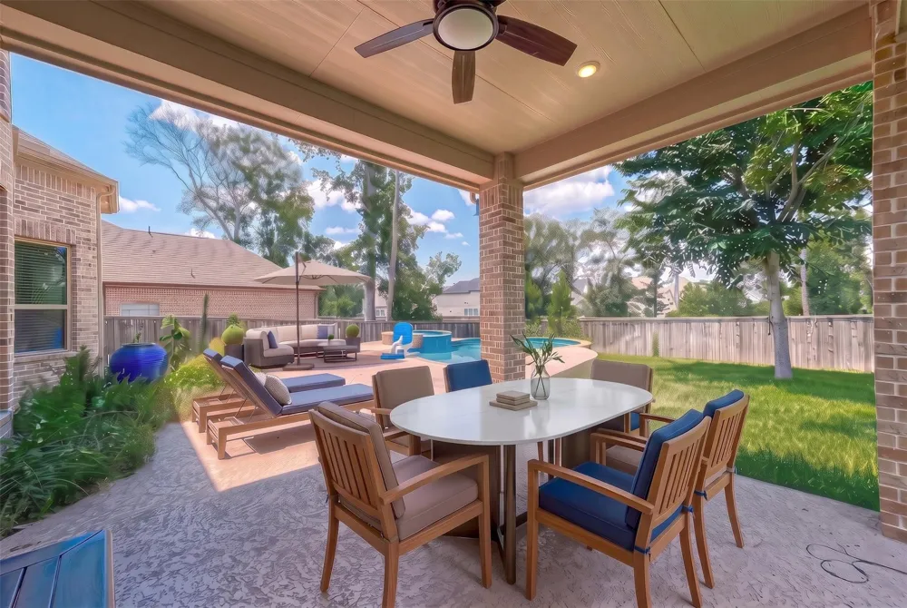 115 Winter Sunrise Circle Tomball, TX 77375