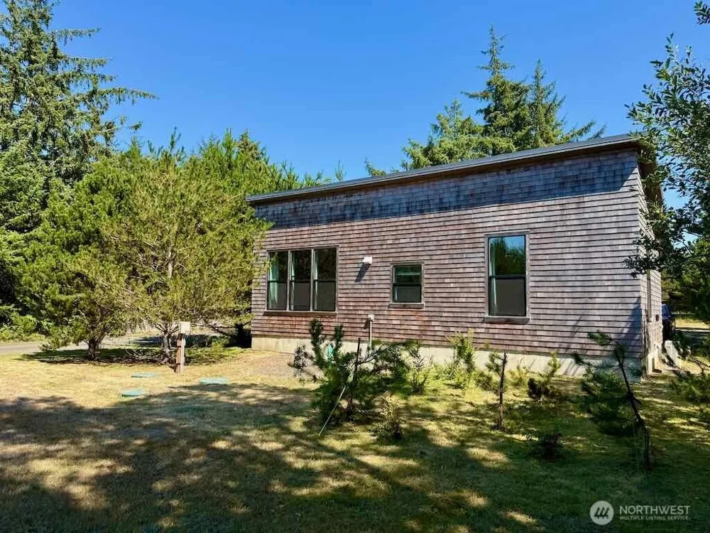 813 Salmonbery Beach Grayland, WA 98547