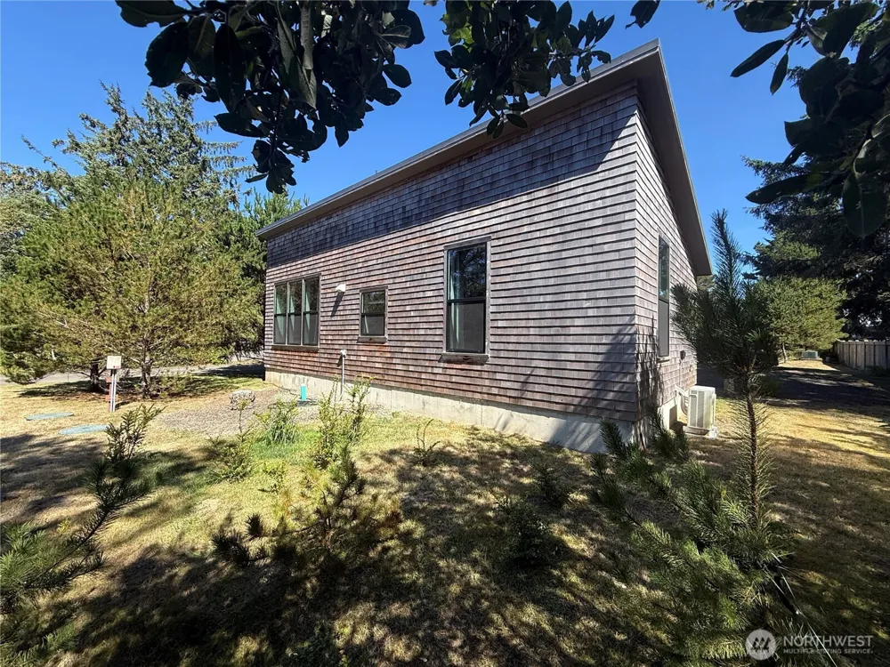 813 Salmonbery Beach Grayland, WA 98547