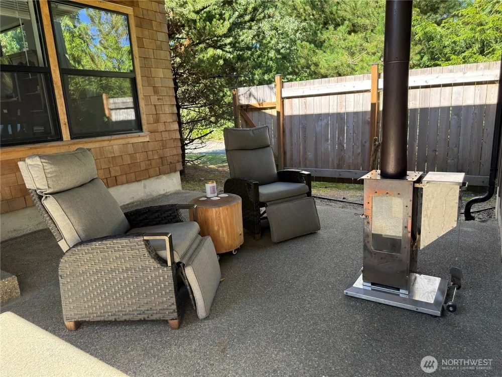 813 Salmonbery Beach Grayland, WA 98547