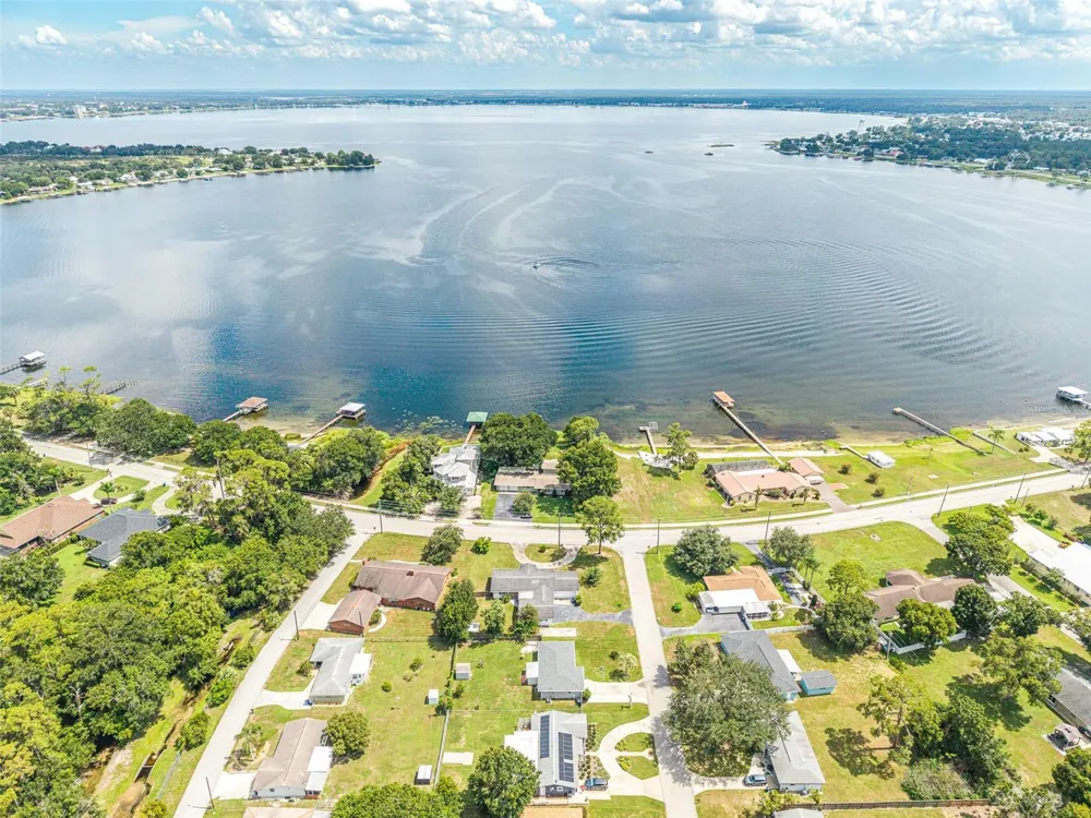 3510 LAKEVIEW DRIVE Sebring, FL 33870