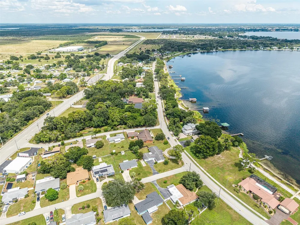 3510 LAKEVIEW DRIVE Sebring, FL 33870