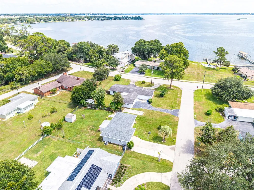 3510 LAKEVIEW DRIVE Sebring, FL 33870