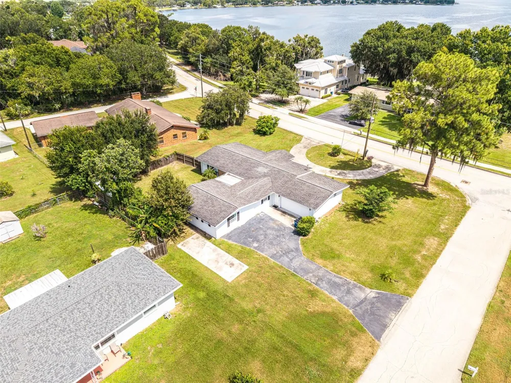 3510 LAKEVIEW DRIVE Sebring, FL 33870
