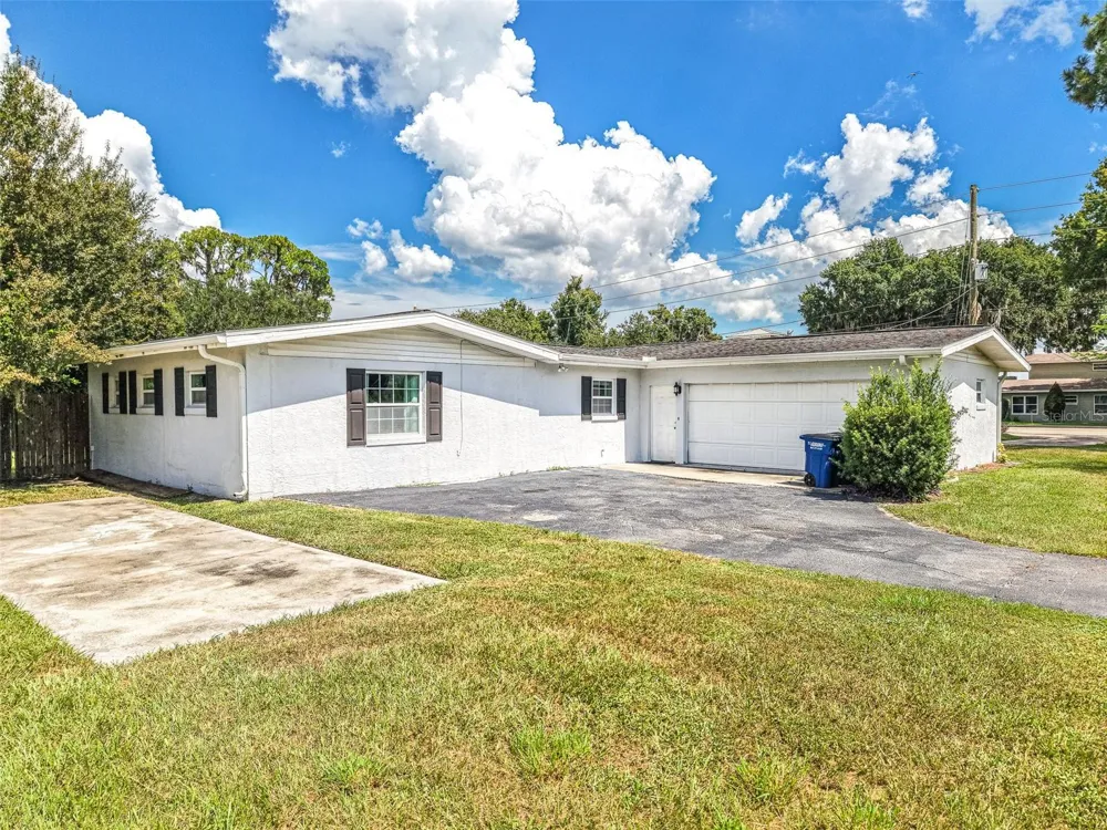 3510 LAKEVIEW DRIVE Sebring, FL 33870