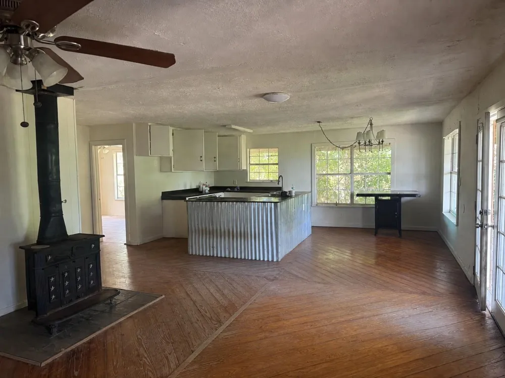 7 Lee Drive Huntsville, TX 77320