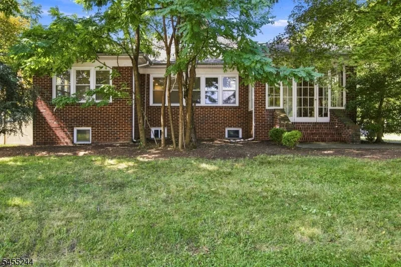 133 Warrenville Rd Green Brook, NJ 08812