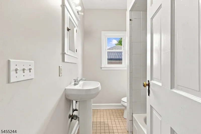 133 Warrenville Rd Green Brook, NJ 08812