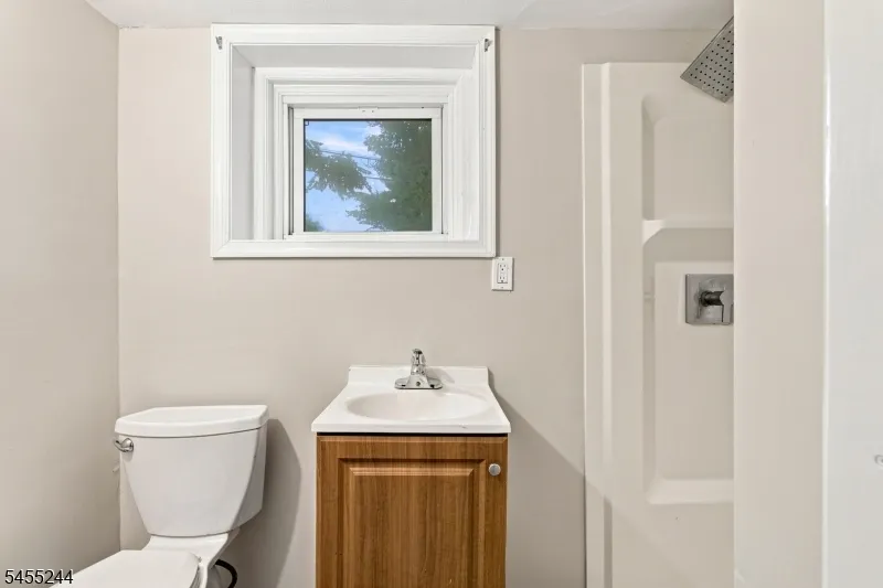 133 Warrenville Rd Green Brook, NJ 08812