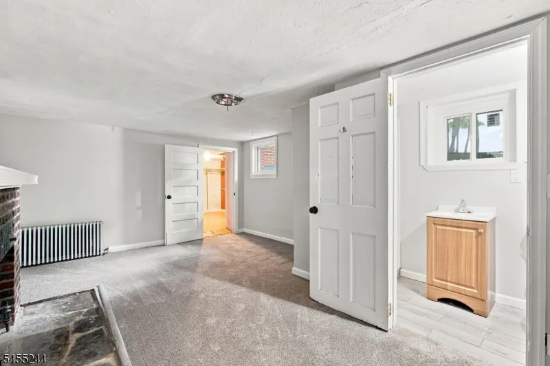 133 Warrenville Rd Green Brook, NJ 08812
