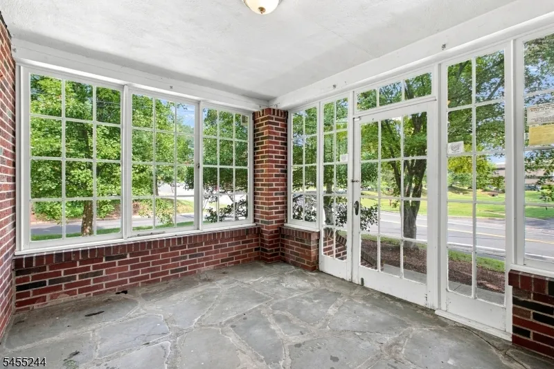 133 Warrenville Rd Green Brook, NJ 08812