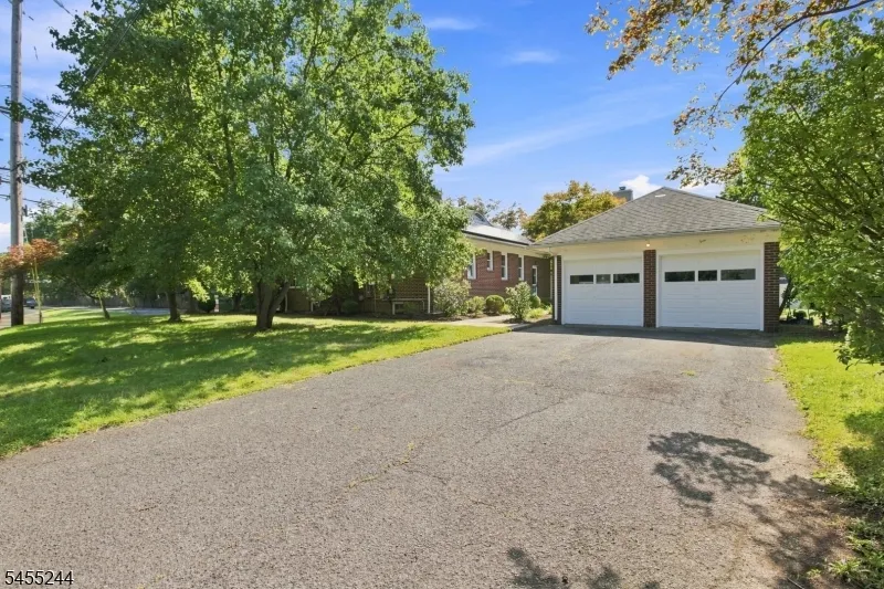 133 Warrenville Rd Green Brook, NJ 08812