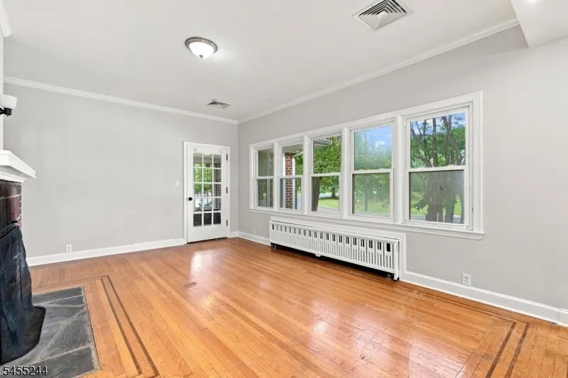 133 Warrenville Rd Green Brook, NJ 08812
