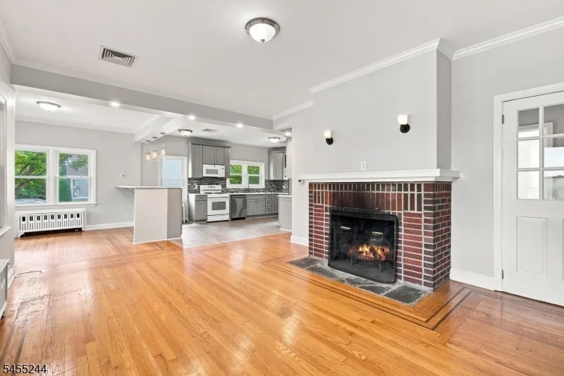 133 Warrenville Rd Green Brook, NJ 08812