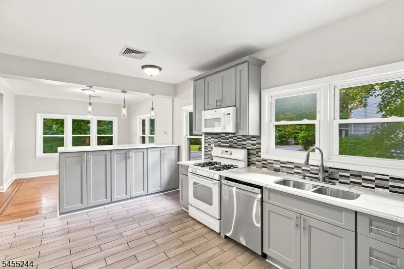 133 Warrenville Rd Green Brook, NJ 08812