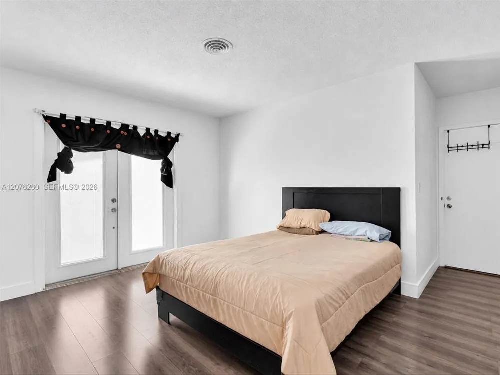 6520 SW 7th Ct North Lauderdale, FL 33068